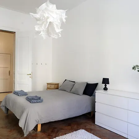 Spacious 3 In Art Nouveau District アパート