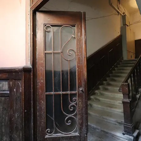 Spacious 3 In Art Nouveau District アパート