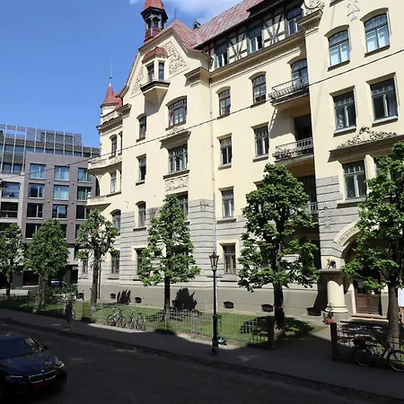 Lägenhet Spacious 3 In Art Nouveau District